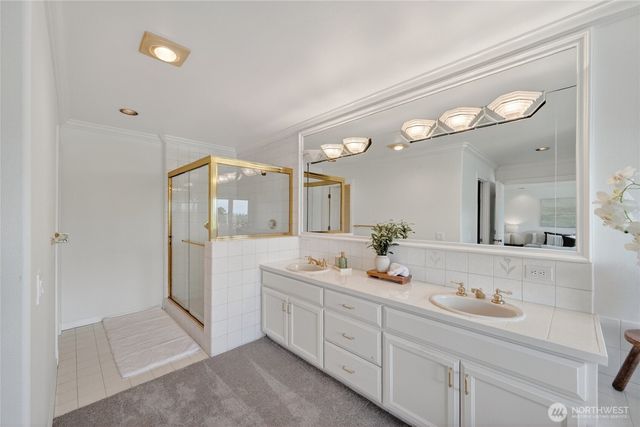 8762 Paisley Drive NE, Seattle, WA 98115