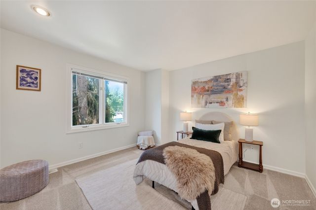 8762 Paisley Drive NE, Seattle, WA 98115