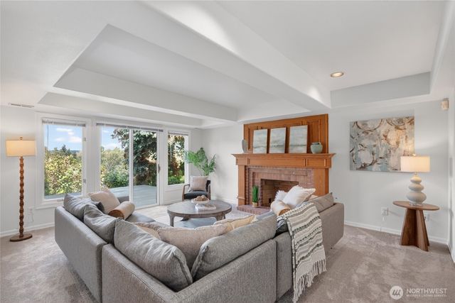 8762 Paisley Drive NE, Seattle, WA 98115