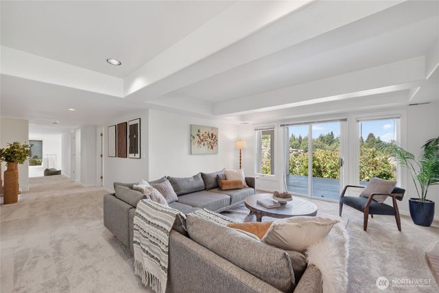 8762 Paisley Drive NE, Seattle, WA 98115