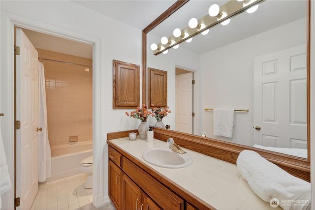 8762 Paisley Drive NE, Seattle, WA 98115