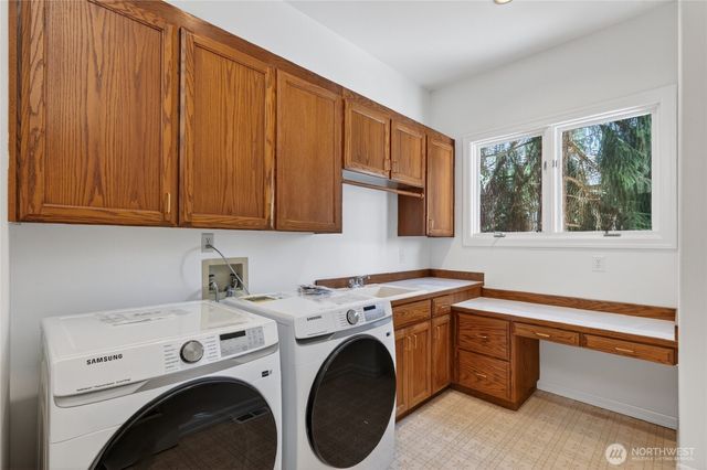 8762 Paisley Drive NE, Seattle, WA 98115