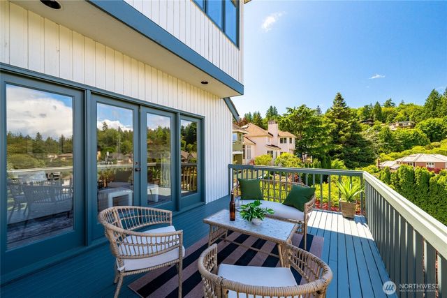8762 Paisley Drive NE, Seattle, WA 98115