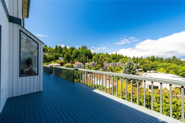 8762 Paisley Drive NE, Seattle, WA 98115