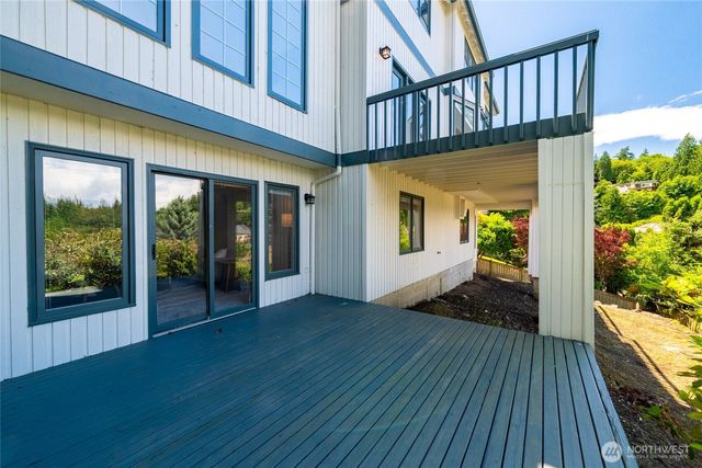 8762 Paisley Drive NE, Seattle, WA 98115
