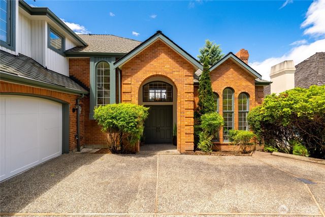 8762 Paisley Drive NE, Seattle, WA 98115