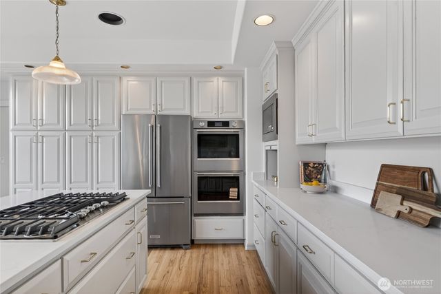 8762 Paisley Drive NE, Seattle, WA 98115