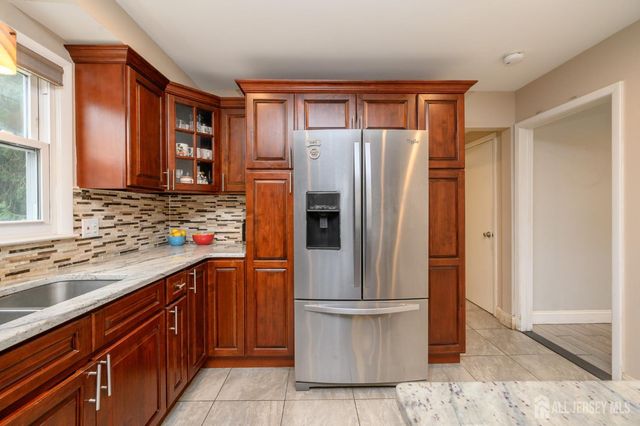 311 Oak Parkway, Dunellen, NJ 08812