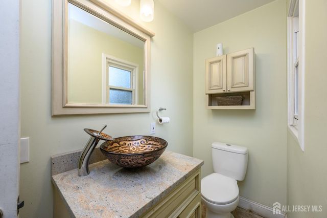 311 Oak Parkway, Dunellen, NJ 08812