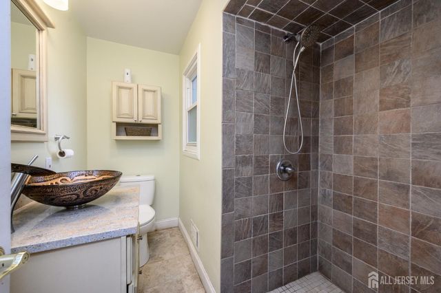311 Oak Parkway, Dunellen, NJ 08812