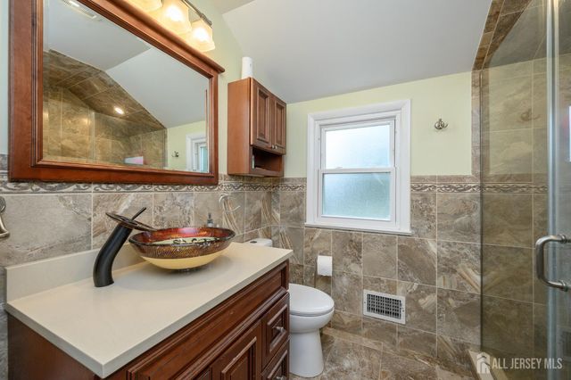 311 Oak Parkway, Dunellen, NJ 08812