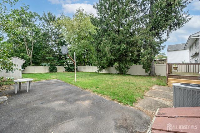 311 Oak Parkway, Dunellen, NJ 08812