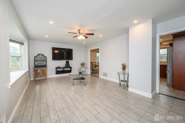 311 Oak Parkway, Dunellen, NJ 08812
