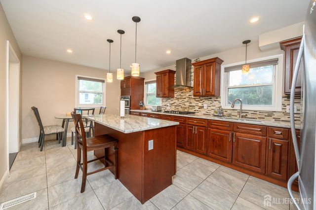 311 Oak Parkway, Dunellen, NJ 08812
