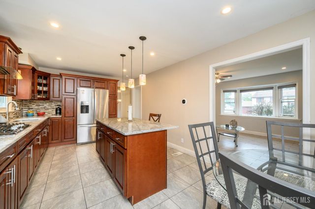 311 Oak Parkway, Dunellen, NJ 08812
