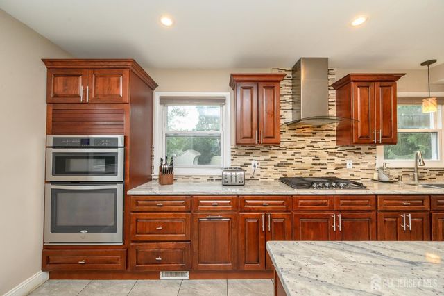 311 Oak Parkway, Dunellen, NJ 08812