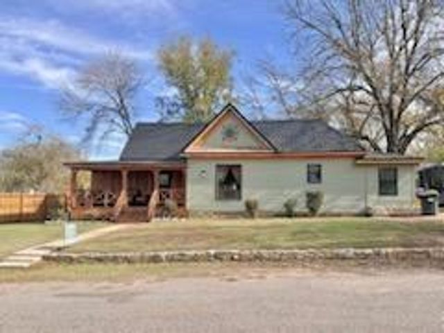 401 E Tahlequah Street, Sulphur, OK 73086