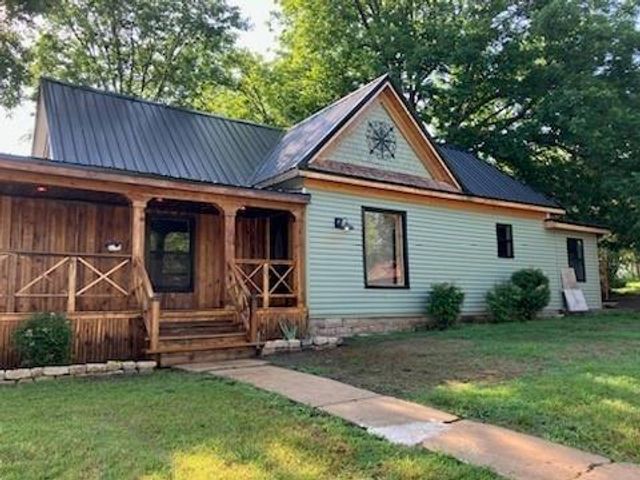 401 E Tahlequah Street, Sulphur, OK 73086