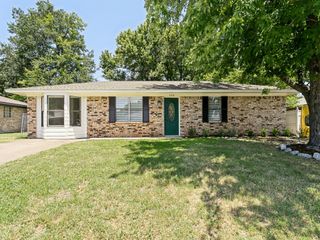 103 Southmanor Court, Sanger, TX 76266
