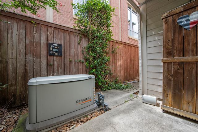 34 Waugh Drive D, Houston, TX 77007