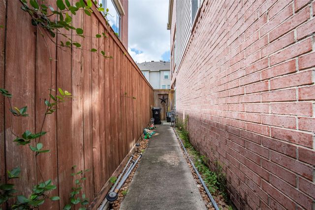 34 Waugh Drive D, Houston, TX 77007