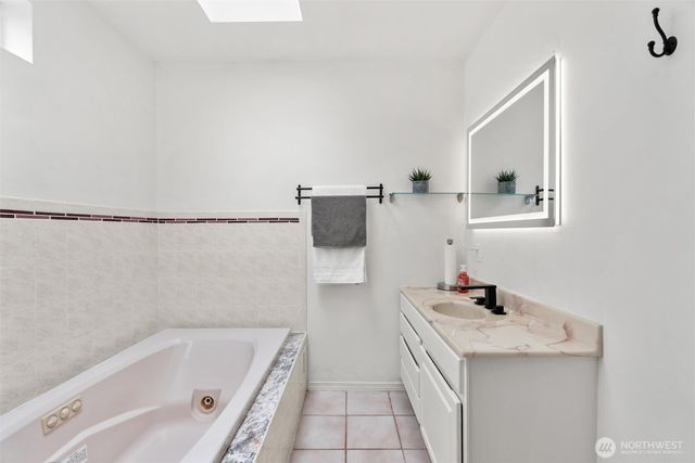 4821 S Brandon Street, Seattle, WA 98118
