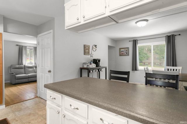 56556 Greenlawn Avenue, Osceola, IN 46561