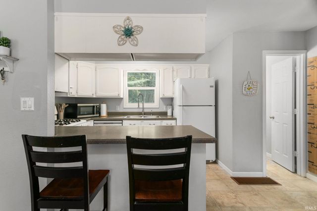 56556 Greenlawn Avenue, Osceola, IN 46561