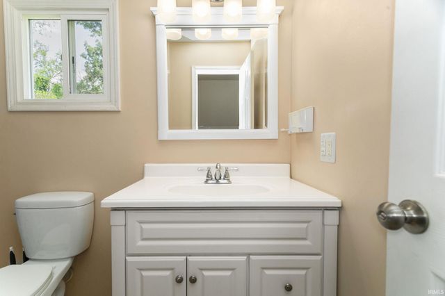 56556 Greenlawn Avenue, Osceola, IN 46561