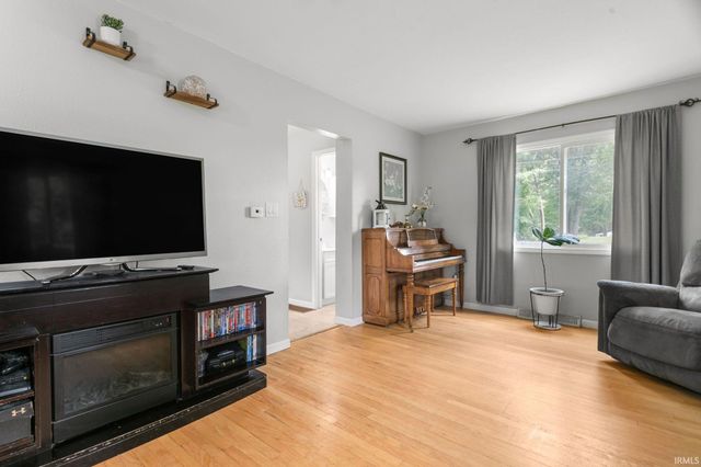 56556 Greenlawn Avenue, Osceola, IN 46561