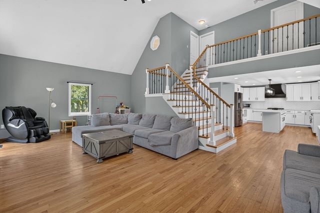 9 Broadview Ave, Berkley, MA 02779