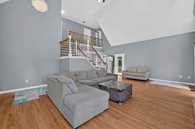 9 Broadview Ave, Berkley, MA 02779