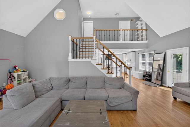 9 Broadview Ave, Berkley, MA 02779