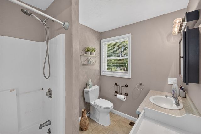 9 Broadview Ave, Berkley, MA 02779