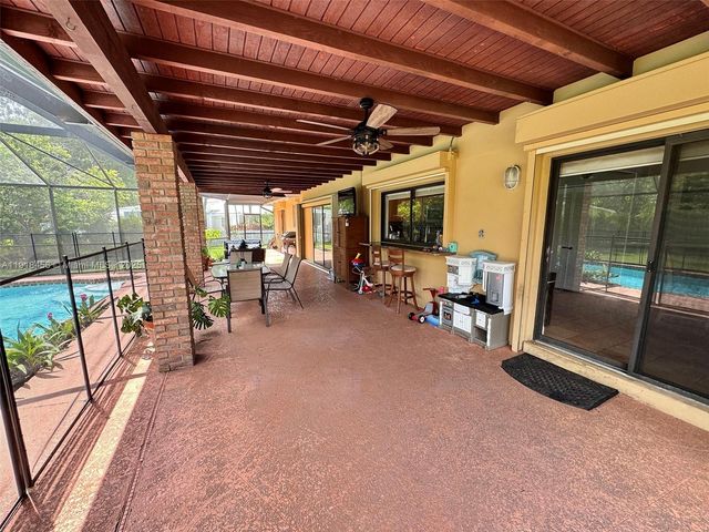 16225 SW 88th Ave Rd, Palmetto Bay, FL 33157