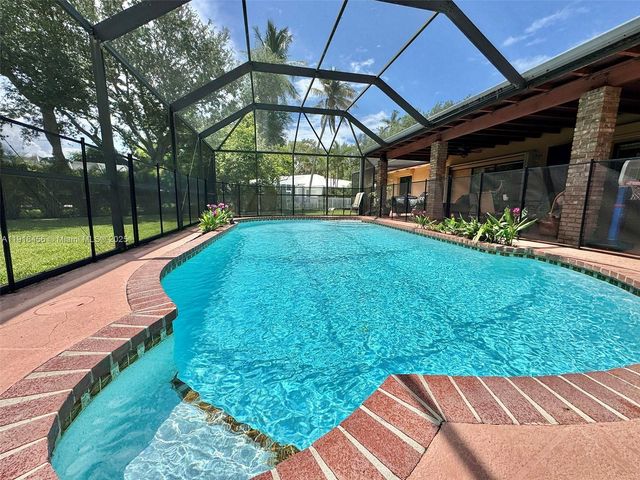 16225 SW 88th Ave Rd, Palmetto Bay, FL 33157