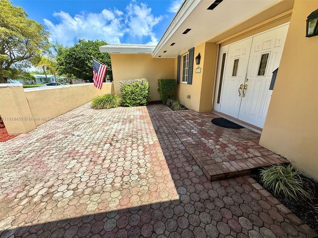 16225 SW 88th Ave Rd, Palmetto Bay, FL 33157