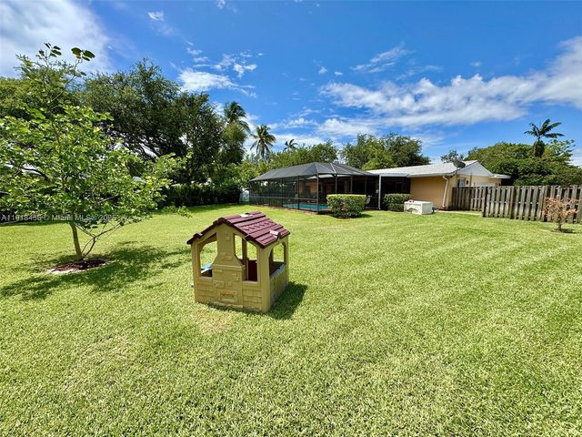 16225 SW 88th Ave Rd, Palmetto Bay, FL 33157