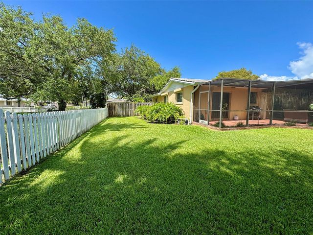 16225 SW 88th Ave Rd, Palmetto Bay, FL 33157