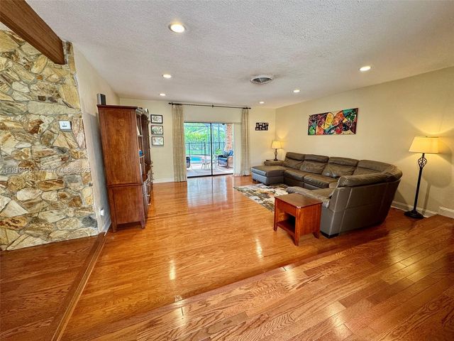 16225 SW 88th Ave Rd, Palmetto Bay, FL 33157