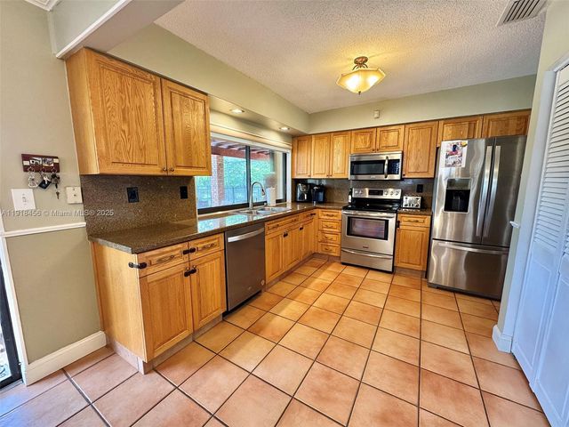 16225 SW 88th Ave Rd, Palmetto Bay, FL 33157