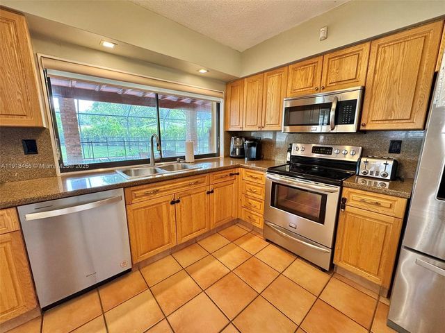 16225 SW 88th Ave Rd, Palmetto Bay, FL 33157