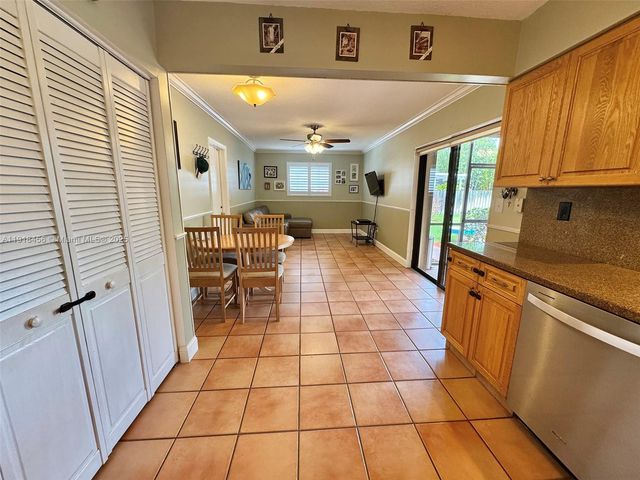 16225 SW 88th Ave Rd, Palmetto Bay, FL 33157