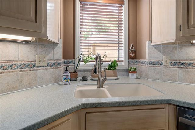 13735 W 82nd Street, Lenexa, KS 66215