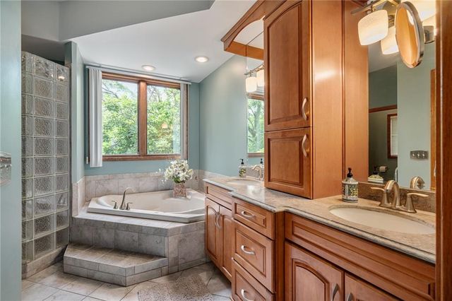 13735 W 82nd Street, Lenexa, KS 66215