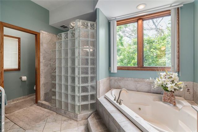 13735 W 82nd Street, Lenexa, KS 66215