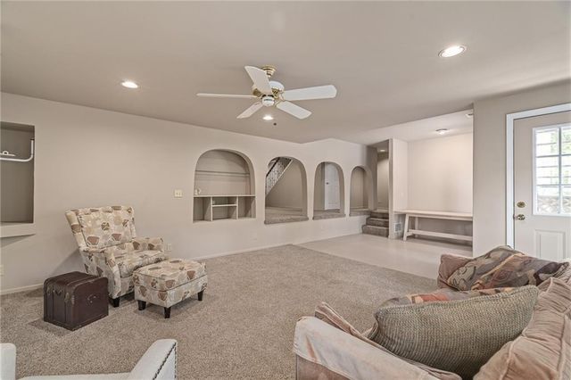 13735 W 82nd Street, Lenexa, KS 66215