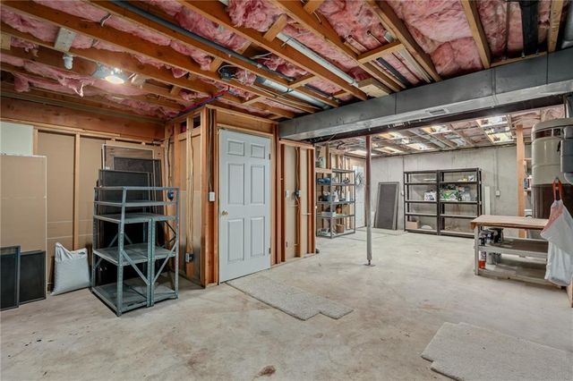 13735 W 82nd Street, Lenexa, KS 66215