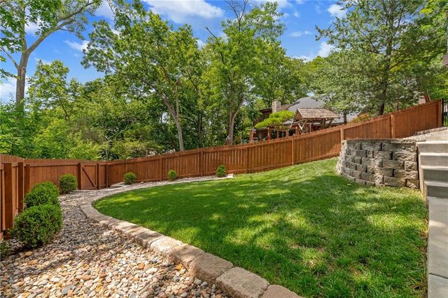 13735 W 82nd Street, Lenexa, KS 66215