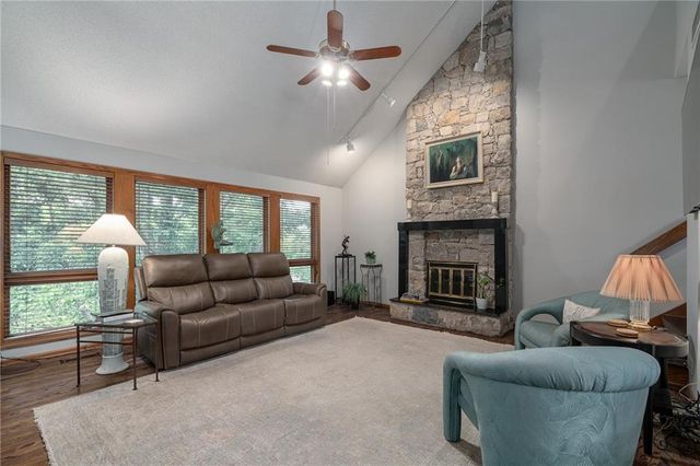 13735 W 82nd Street, Lenexa, KS 66215